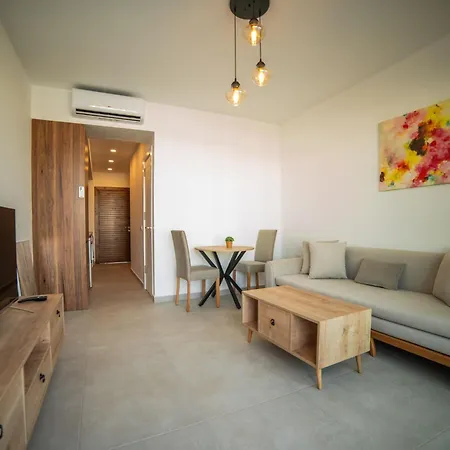 Superfresh Penthouse With Sea View